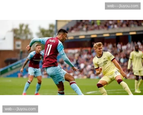 吉布斯怀特客战三强队均破门 保级关键期扛起森林进攻大旗